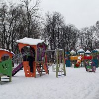 Детская площадка в парке :: Galina Solovova