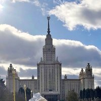 Здание МГУ на Воробьевых горах в Москве :: Ольга Довженко