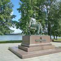 Памятник композитору в г. Воткинске :: Raduzka (Надежда Веркина)