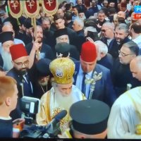 Патриарх Иерусалимский Феофил III проводит крестный ход вокруг Кувуклии в храме Гроба Господня :: Светлана Хращевская