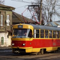 Шел по городу трамвай, шел не торопясь, чуть креня железный край :: Galina Leskova