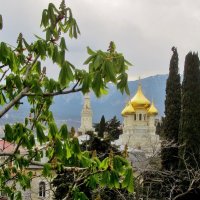 ...золотые купола  церкви Александра Невского в Ялте... :: galalog galalog