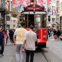 Nostalgic Tram — красный ретро-трамвай на улице Истикляль :: skijumper Иванов
