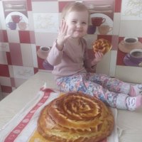 Внучка,с хлебушком. :: Андрей Хлопонин