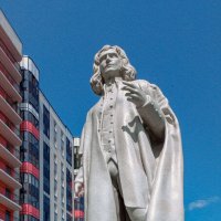 Памятник британскому учёному-физику и богослову Исааку Ньютону :: Стальбаум Юрий 