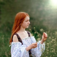Девушка в поле с цветами. :: Юлия Кравченко