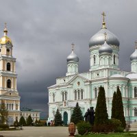 Троицкий собор и колокольня в Дивеево :: Алексей Р.