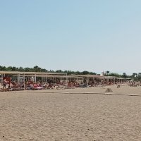 Пляж с "домиками" где отложены яица черепах :: Виктор 