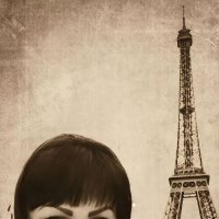 Девушка на фоне Эйфелевой башни в Париже :: Гуля Куценко