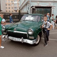 Мальчишек не оттащить от машин. :: Татьяна Помогалова