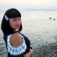Девушка на фоне Чёрного моря :: Гуля Куценко