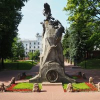 Памятник с орлами. :: Милешкин Владимир Алексеевич 