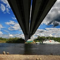 Проплывая под мостом... :: Николай Рубцов