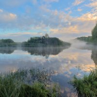 Солнечно-туманное утро на реке Кремянка :: Владимир Кузнецов