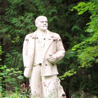 Памятник Ильичу :: Андрей Снегерёв