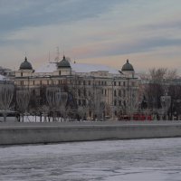 Дом на Кремлёвской набережной. :: Евгений Седов