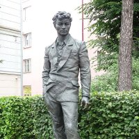 Памятник Александру Вампилову (Иркутск) :: Лидия Бусурина