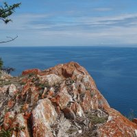 Синева Байкала и красные скалы острова Ольхон :: Лидия Бусурина