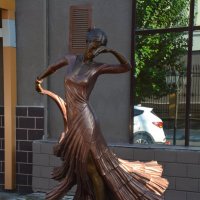 Скульптура "Фламенко" у гостиницы "Арагон" :: Александр Буянов