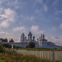 Никитский монастырь по утру :: Сергей Цветков