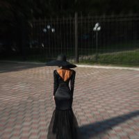 Дама в шляпе :: Батик Табуев