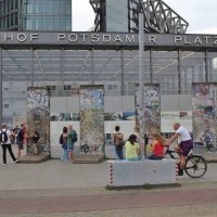 Потсдамская площадь(фрагменты берлинской стены) :: Светлана Баталий
