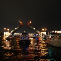 развод Дворцового моста в Питере :: Юлия Фотолюбитель