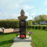 Памятник  Ермака при Богоявленском храме . :: Мила Бовкун