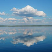 В реку смотрятся облака :: Сергей Беляев