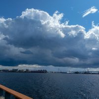 Облака над заливом :: Любовь Зинченко 