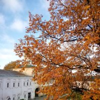 Осенний монастырь :: Сергей Кочнев