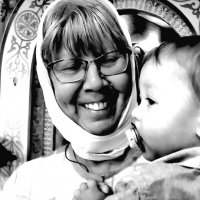 Бабушка с внуком... :: Дмитрий Петренко