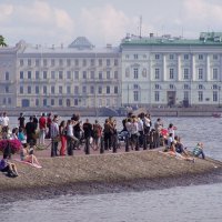 Берег у Петропавловки...СПБ :: vadim 