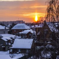 Солнечная свеча ,декабрьского дня, скоро погаснет. :: Петр Беляков