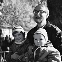 Папа и дети :: Lena Zalesskaya