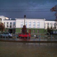 Исполком и памятник  ополченцам :: Валентин Семчишин