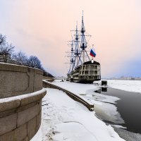 В час, когда утро встает над Невой ... :: Евгений 