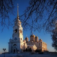 Взгляд на Успенский собор... :: Владимир Шошин