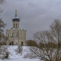 Храм Покрова-на-Нерли в ненастный вечер :: Сергей Цветков