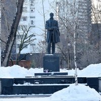 Памятник И.А. Бунину на Поварской улице. :: Татьяна Помогалова