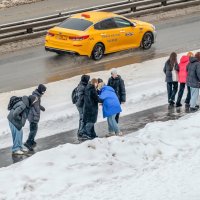 Весело на тротуаре в ледяной дождь :: Валерий Иванович
