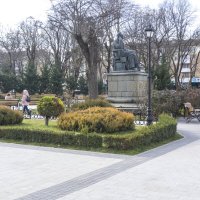 Памятник писателю Тренёву :: Валентин Семчишин