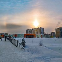 Небольшое зимнее гало в Ухте :: Николай Зиновьев