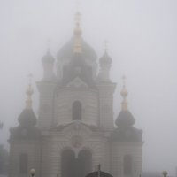 Храм в Форосе. Туман в горах :: Анна Воробьева
