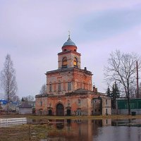 Надвратный храм с колокольней :: Сергей Кочнев