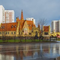 "Средневековый замок". Городецкая ул. Новокосино. :: Борис Калитенко