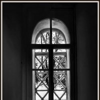 Окно в старом храме. :: Михаил Малец