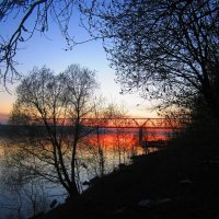 Закат. Мост через Волгу :: Михаил Свиденцов