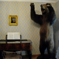 Охотничий трофей Н.А. Некрасова - чучело медведя ростом более двух метров. :: Лия ☼