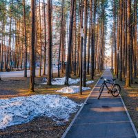 Ухта. Весна на Север только приодит, есть еще нерастаявший с зимы снег) :: Николай Зиновьев